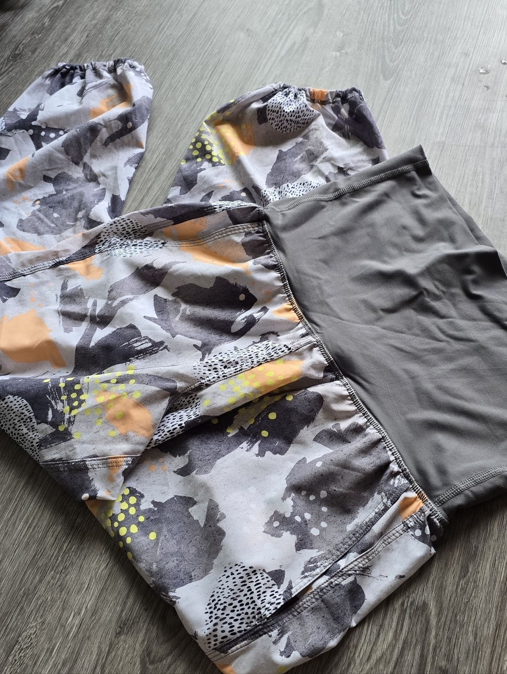 Lululemon 2015 High Rise HR Om PantMini Art Pop White Multi / Slate - Picture 15 of 16